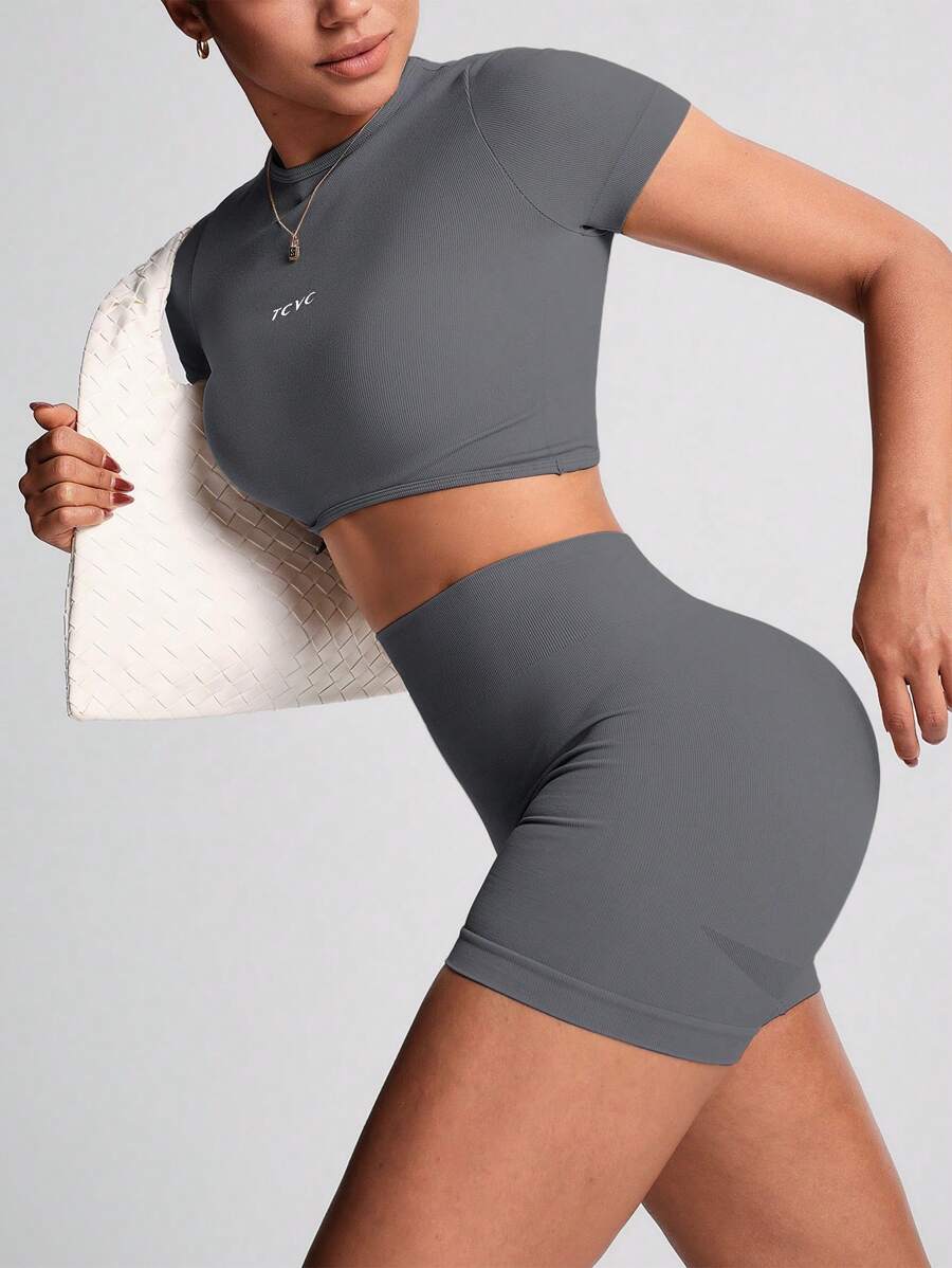 TCVC Conjunto de Camiseta de Manga Curta e Shorts Esportivos de Alta Elasticidade para Mulheres, Gola Redonda Sem Costura, Cintura Alta com Controle da Barriga e Bumbum Empinado, Tecido Amigável à Pele, Modelagem Justa, Versátil e Casual, Adequado para To